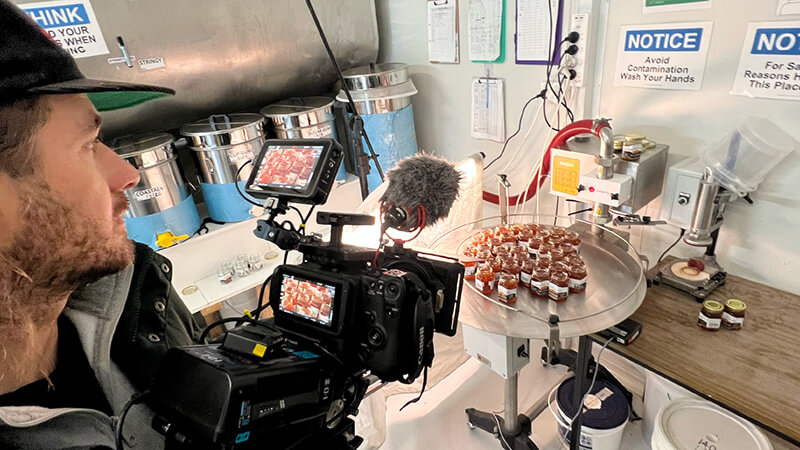 Behind the scenes of the Bitter Sweet KI honey documentary